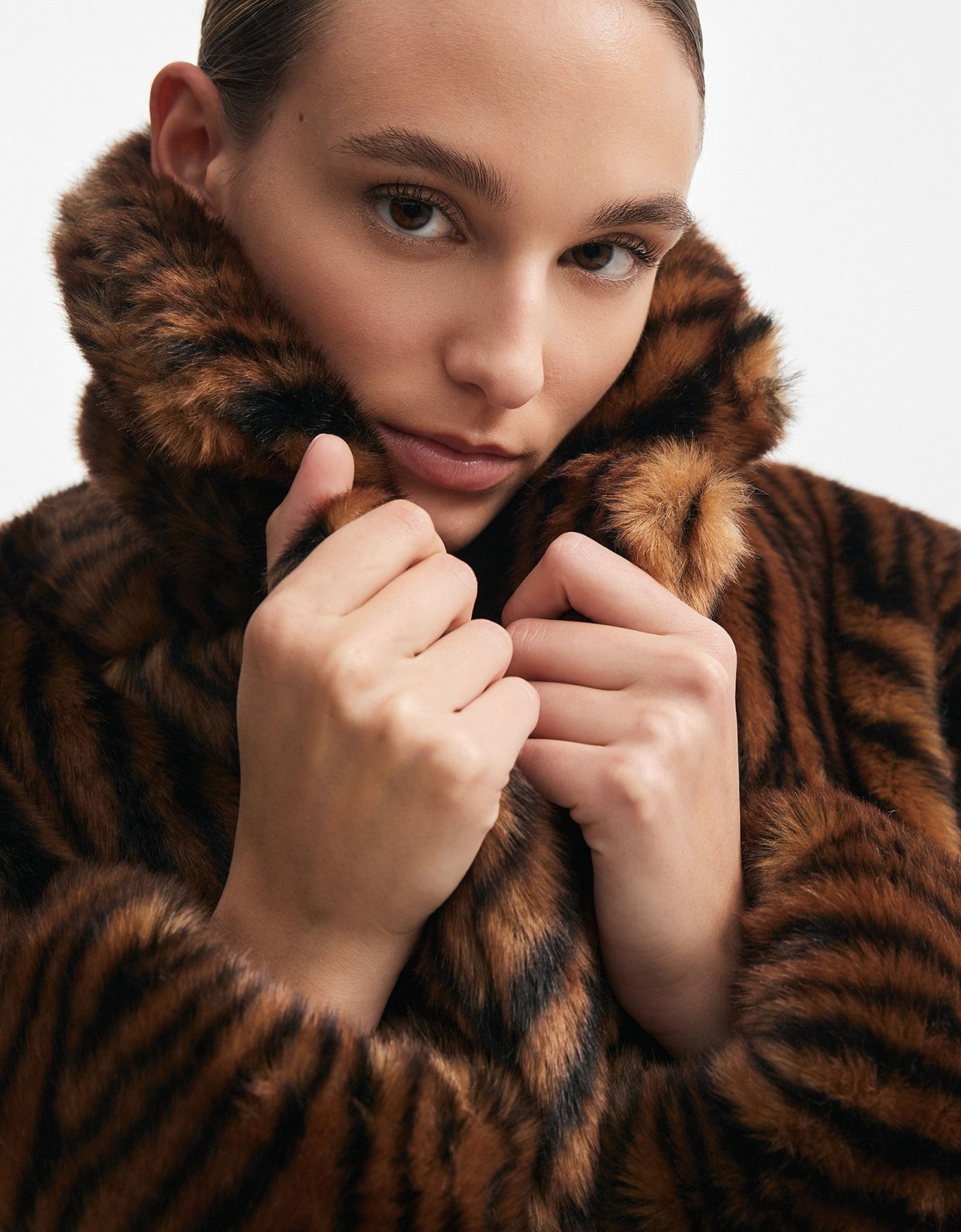 Nadia Rapti Throwback fur cropped jacket brown/black