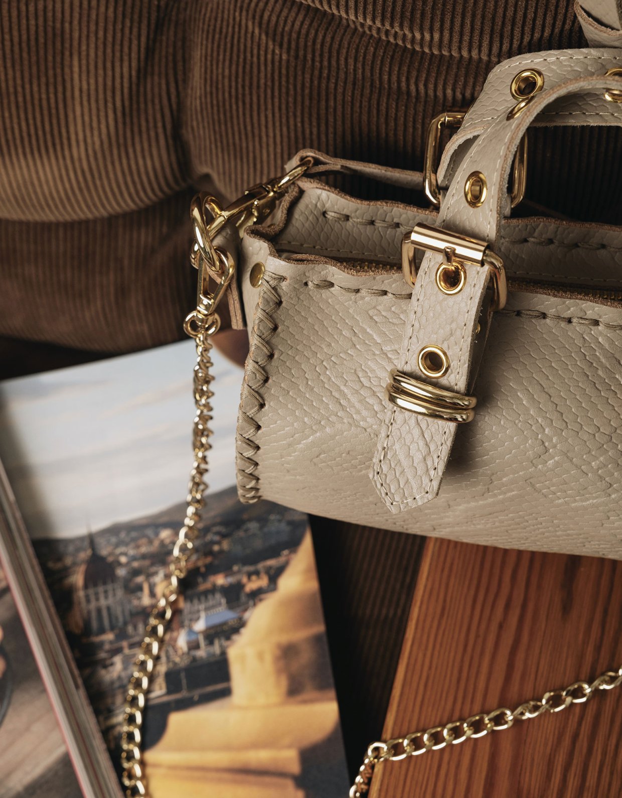 Individual Art Leather Unstoppable bag stone beige-gold