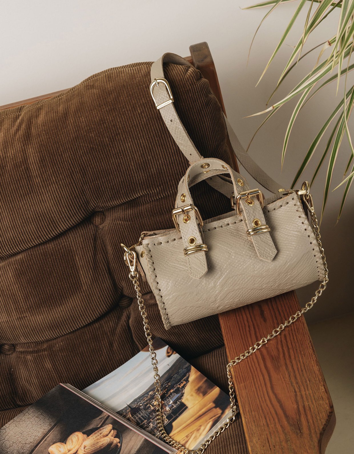 Individual Art Leather Unstoppable bag stone beige-gold