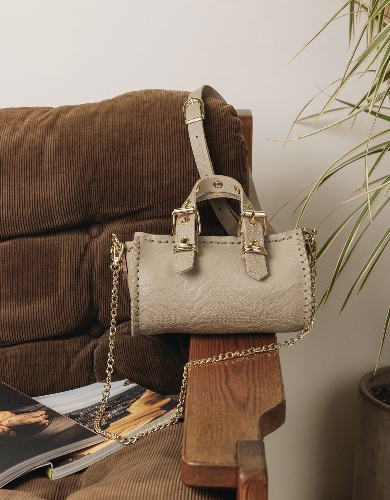 Individual Art Leather Unstoppable bag stone beige-gold