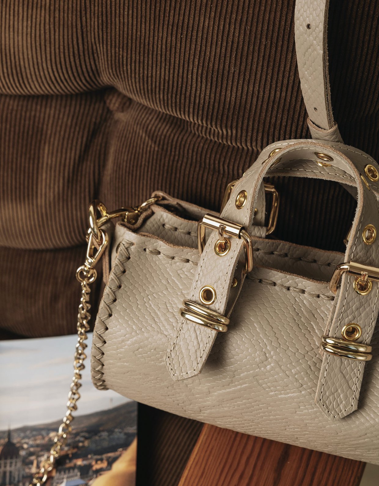 Individual Art Leather Unstoppable bag stone beige-gold