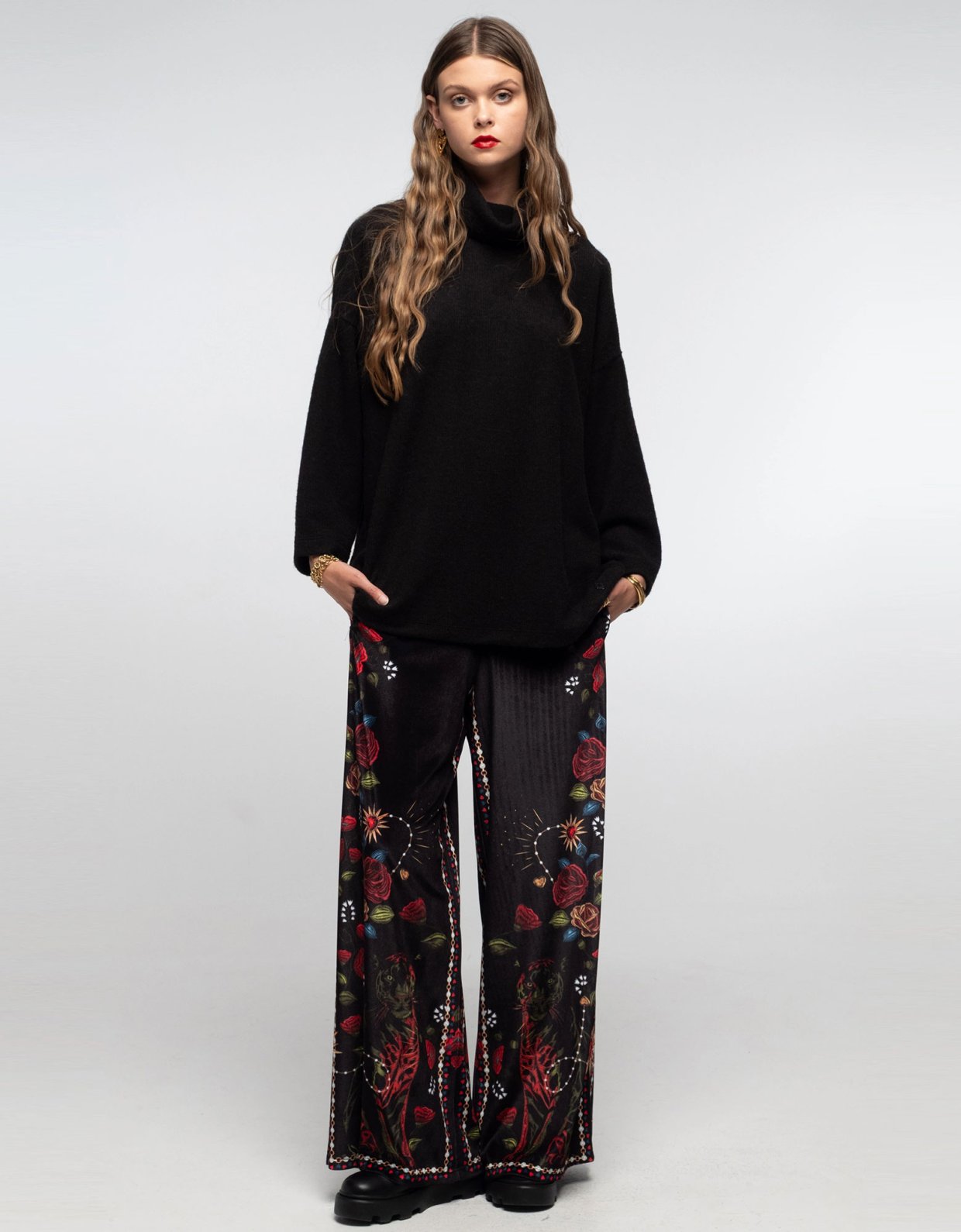 Peace and Chaos Tranquil turtleneck top black