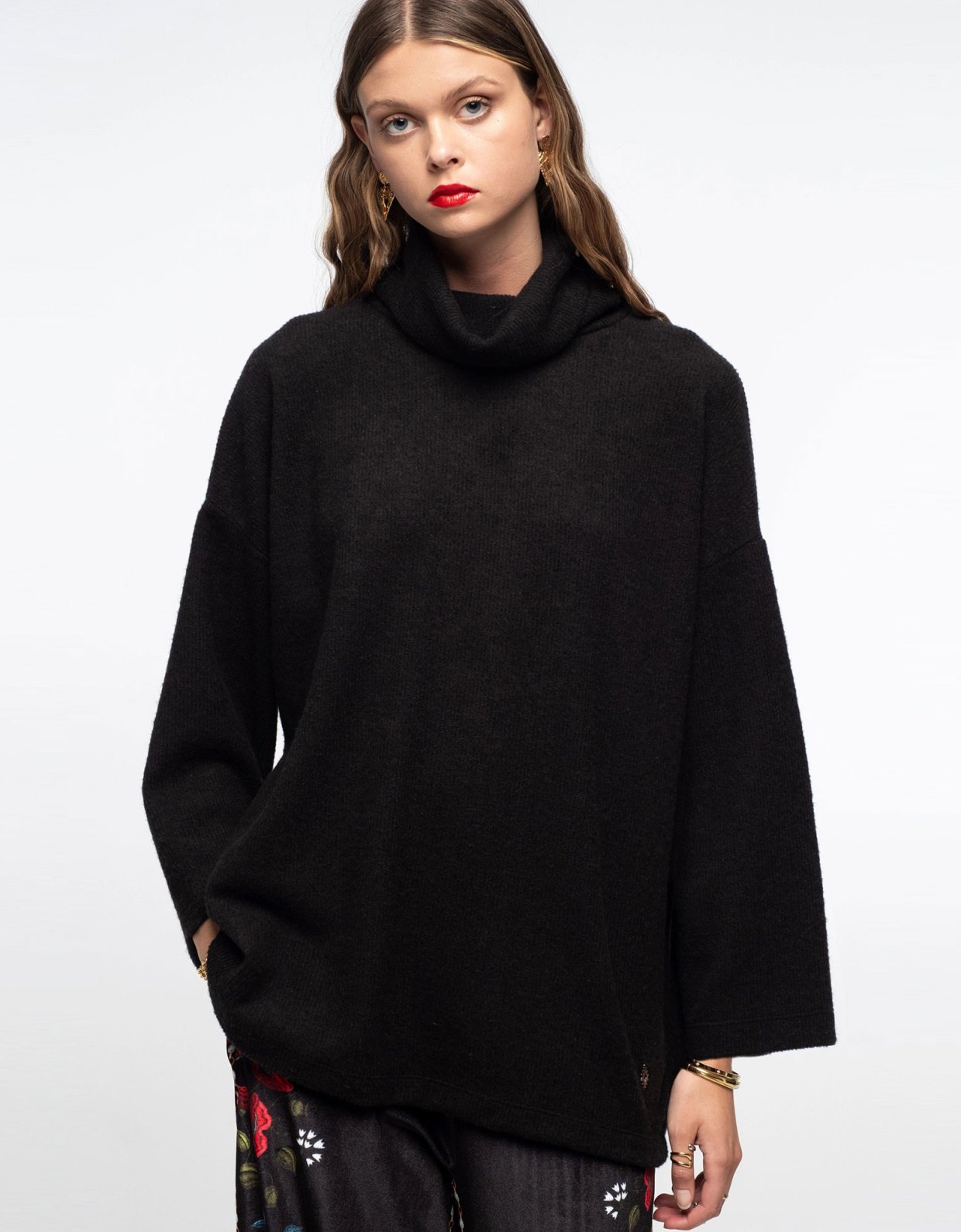 Peace and Chaos Tranquil turtleneck top black