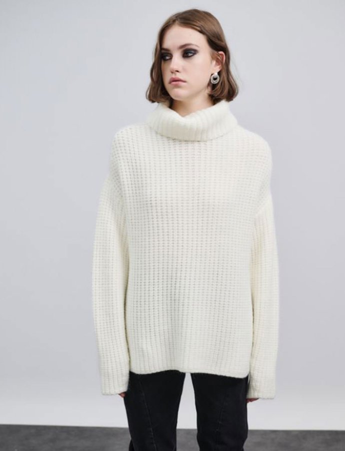 Turtleneck sweater ecru