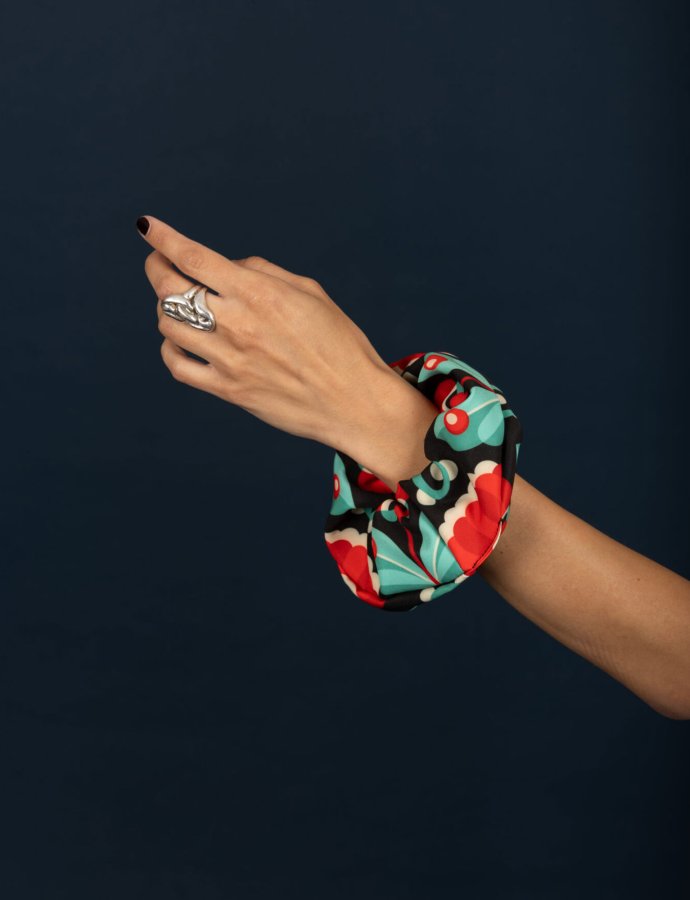 Crispin scrunchie red
