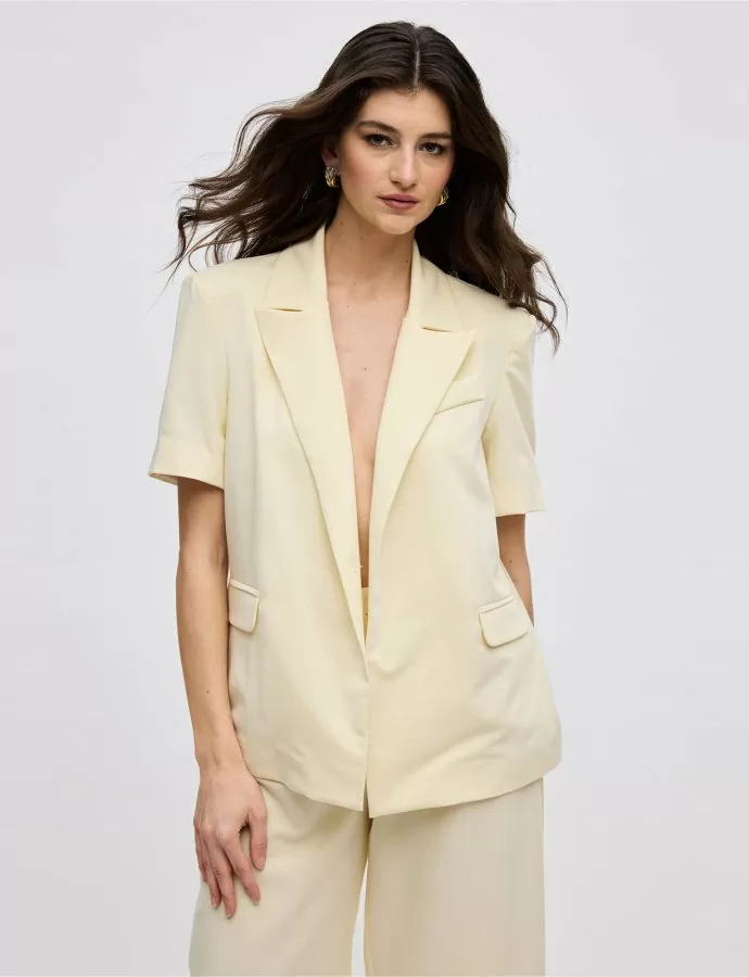 Butter cream short sleeve blazer