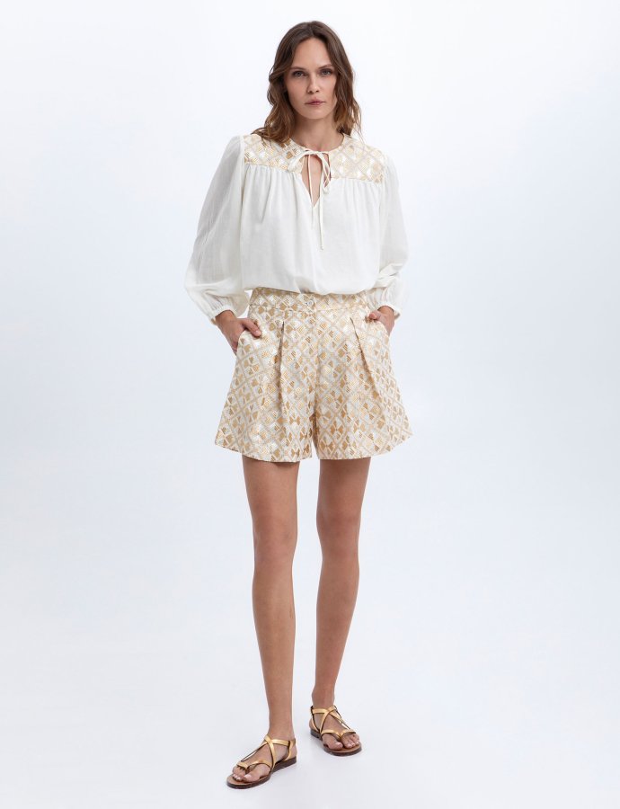Flakes embroidered shorts white –champagne