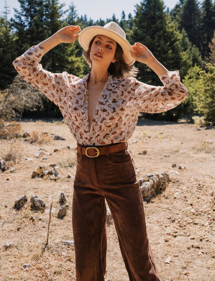 Phoebe unisex shirt white