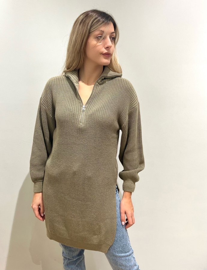 Side slit knitted khaki sweater