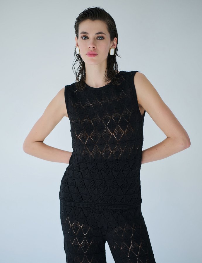 Sleeveless embroidered top black