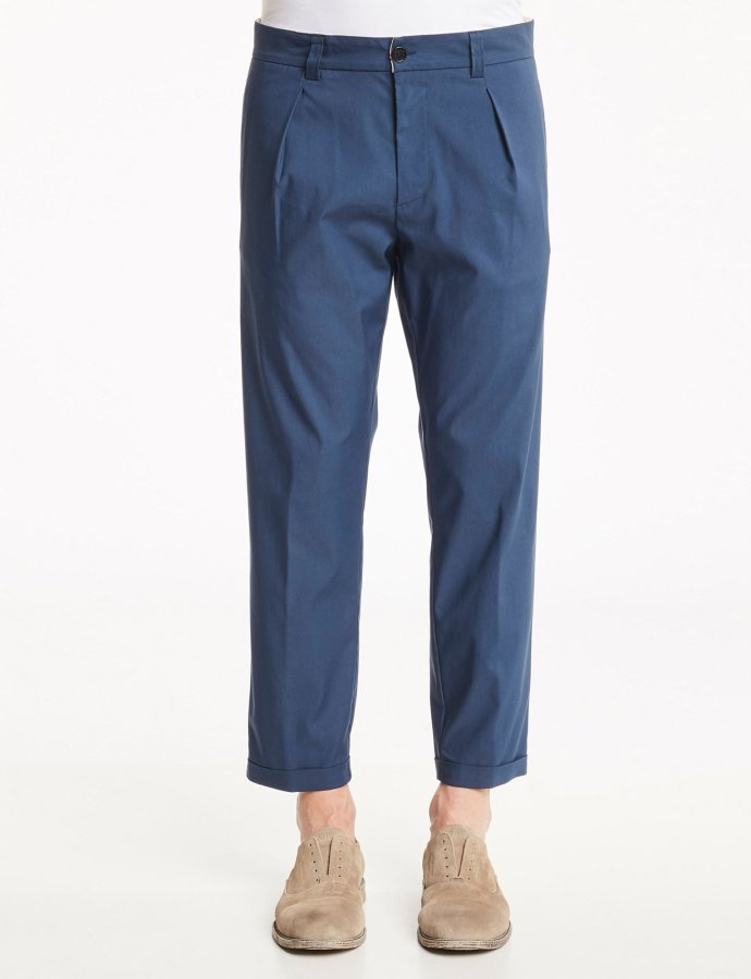Chino trousers with pleats blue