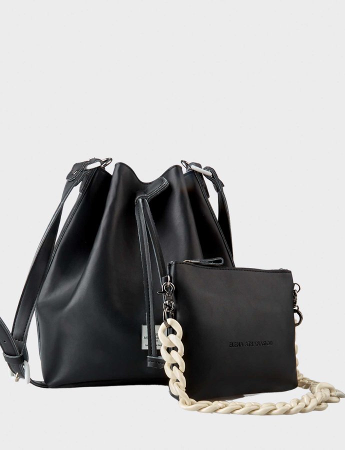 Chain pouch bag black