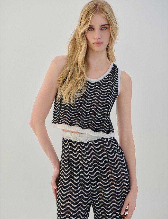 Two tone knit crop top black