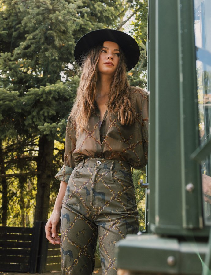 Daniella unisex shirt