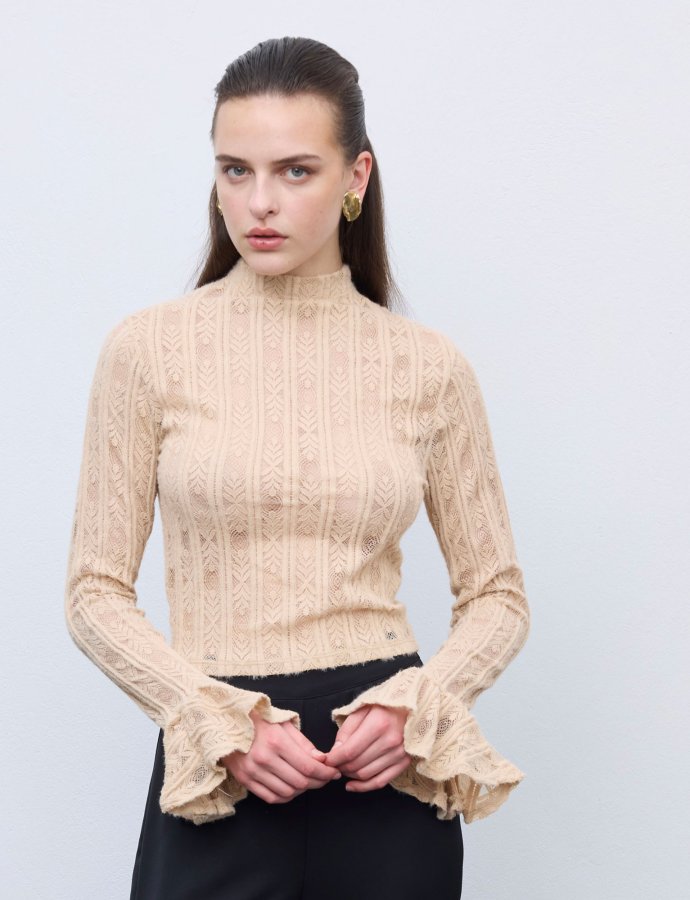 Lace knit romantic top cream