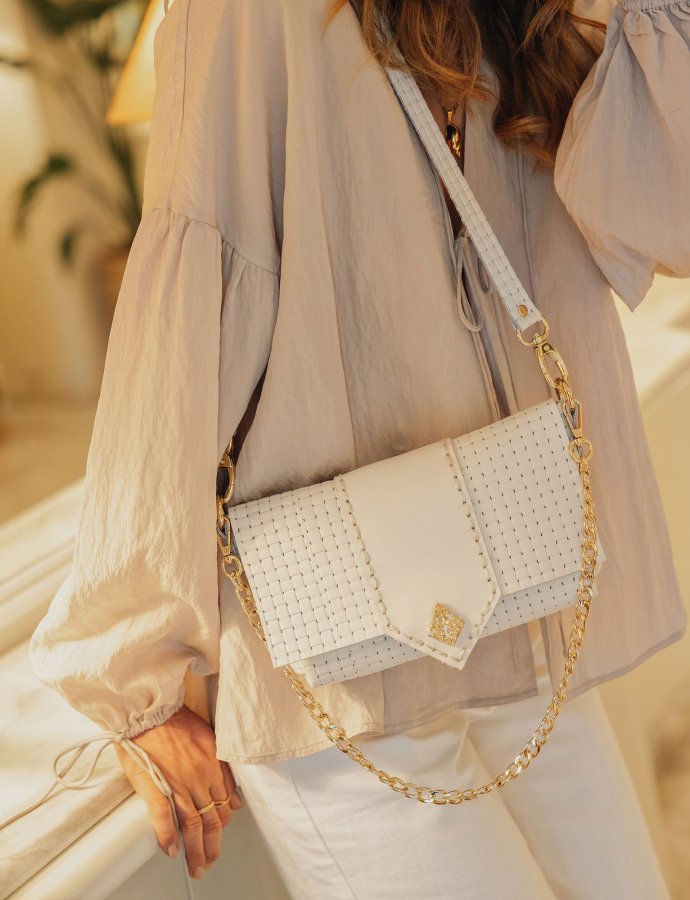 Old and wise bag off white-gold