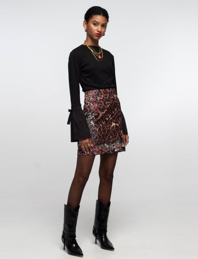 Petunia top black