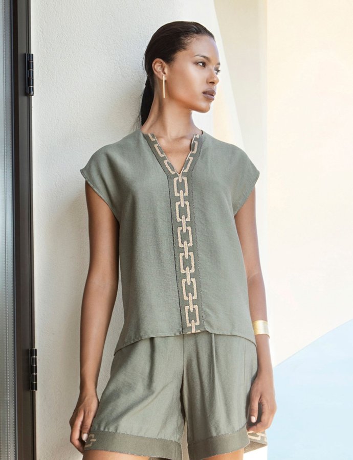 Relief sleeveless top khaki