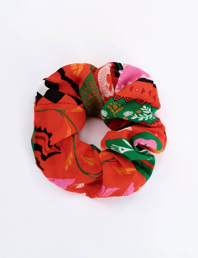Pina colada scrunchie